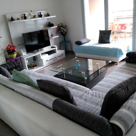 Appartement F3 Avec Parking Privee Saint-Priest (Rhone) Exterior foto