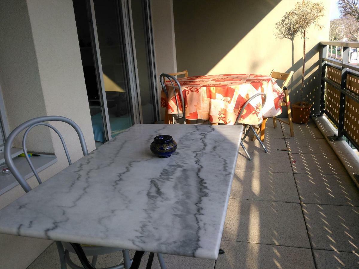 Appartement F3 Avec Parking Privee Saint-Priest (Rhone) Exterior foto