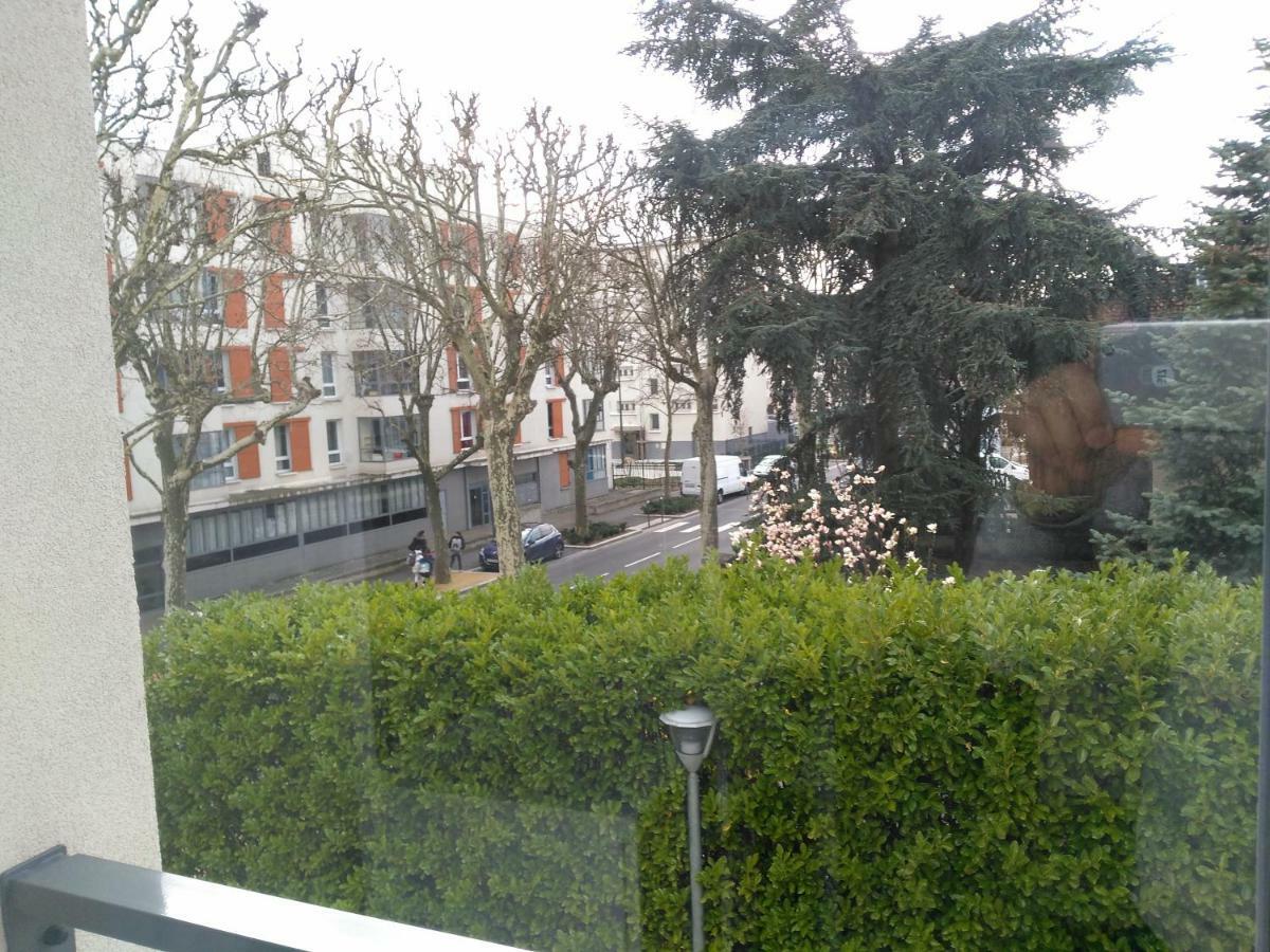 Appartement F3 Avec Parking Privee Saint-Priest (Rhone) Exterior foto